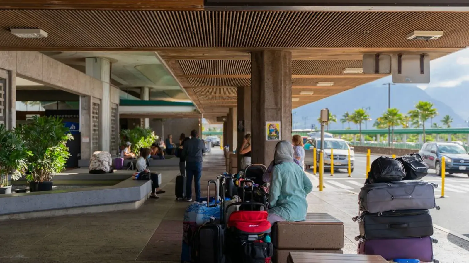 Kahului Airport baggage claim curbside pickup area